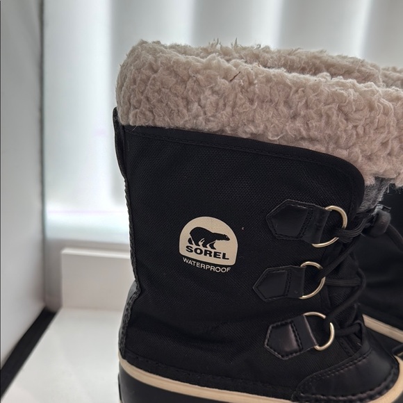 Sorel Black Winter Rain Boots with Fur Lining - Picture 3 of 8